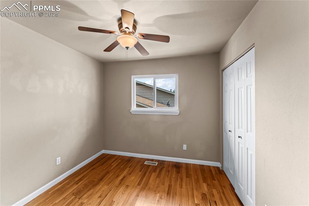 Image 22 of 46: Bedroom