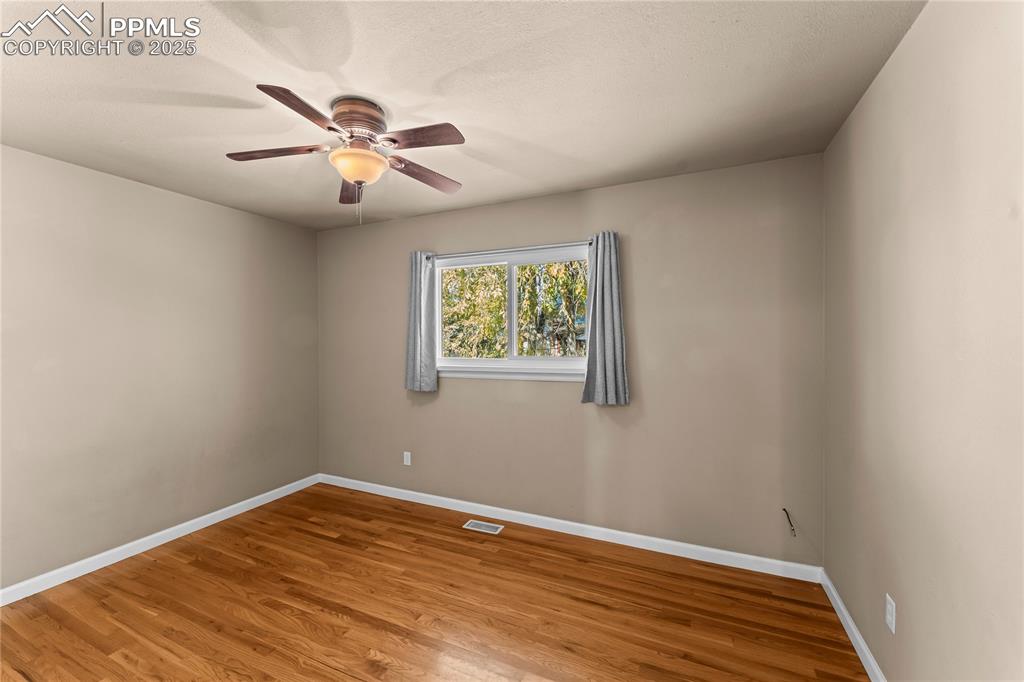 Image 24 of 46: Bedroom