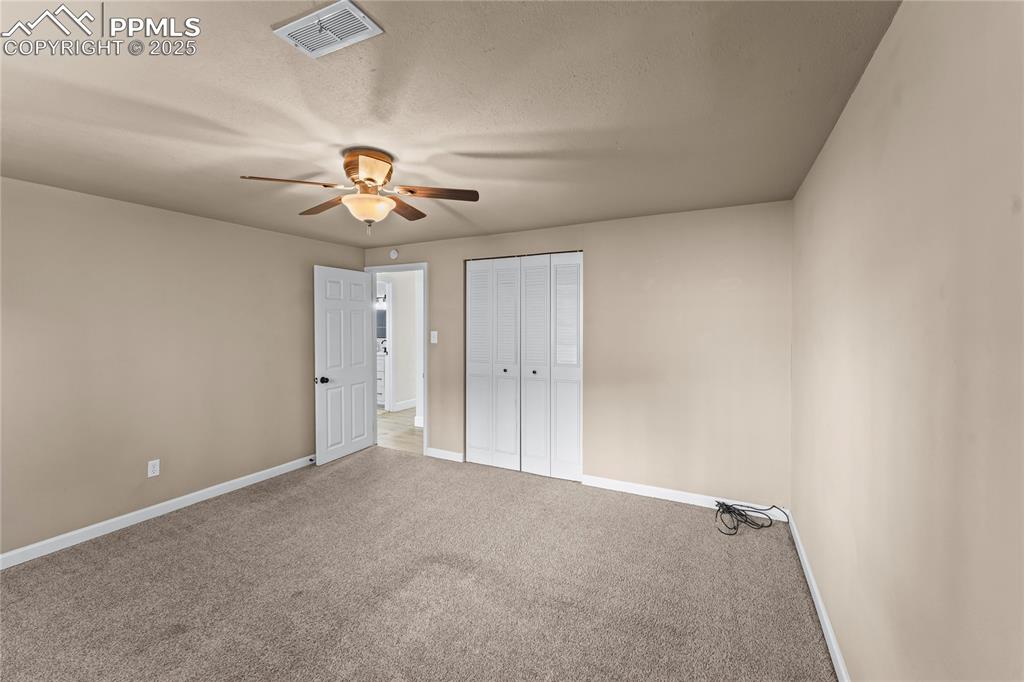 Image 35 of 46: Bedroom