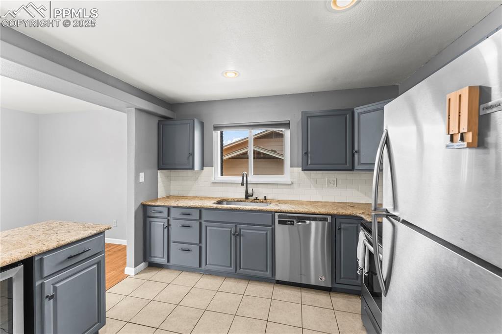 Image 6 of 46: Kitchen