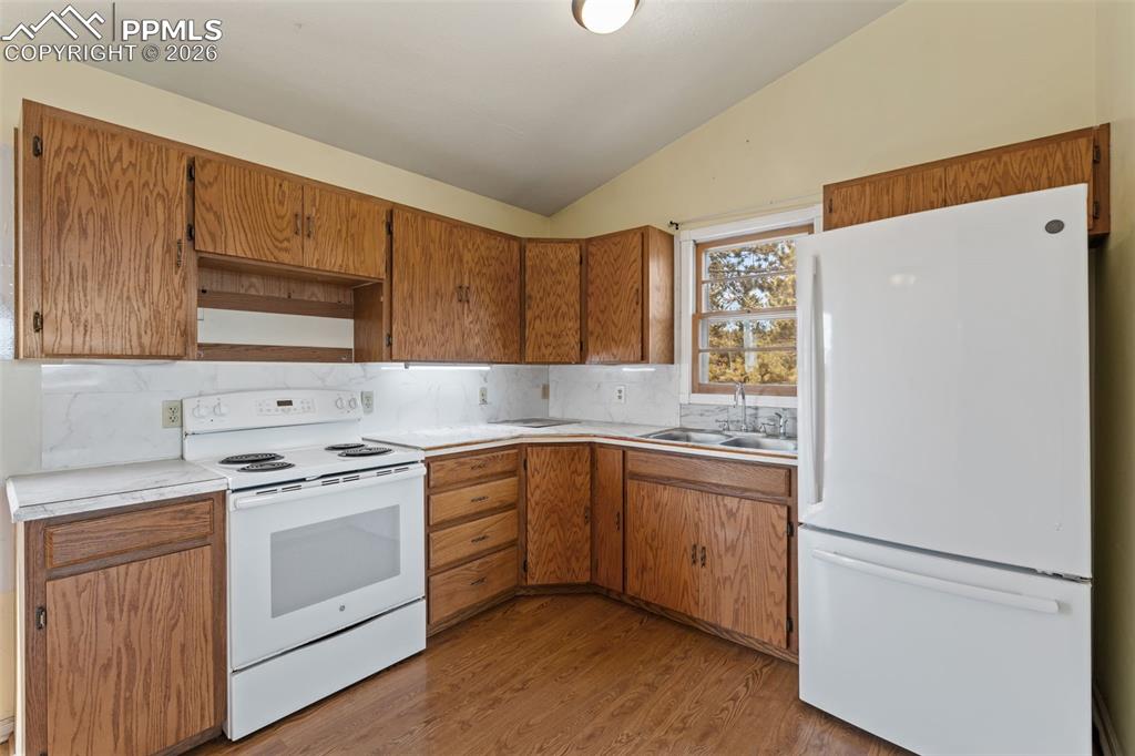 Image 11 of 47: Kitchen