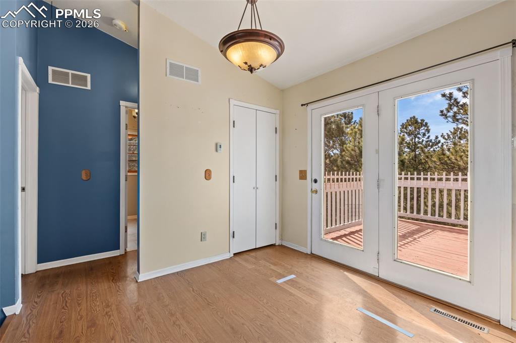 Image 13 of 47: Dining Room