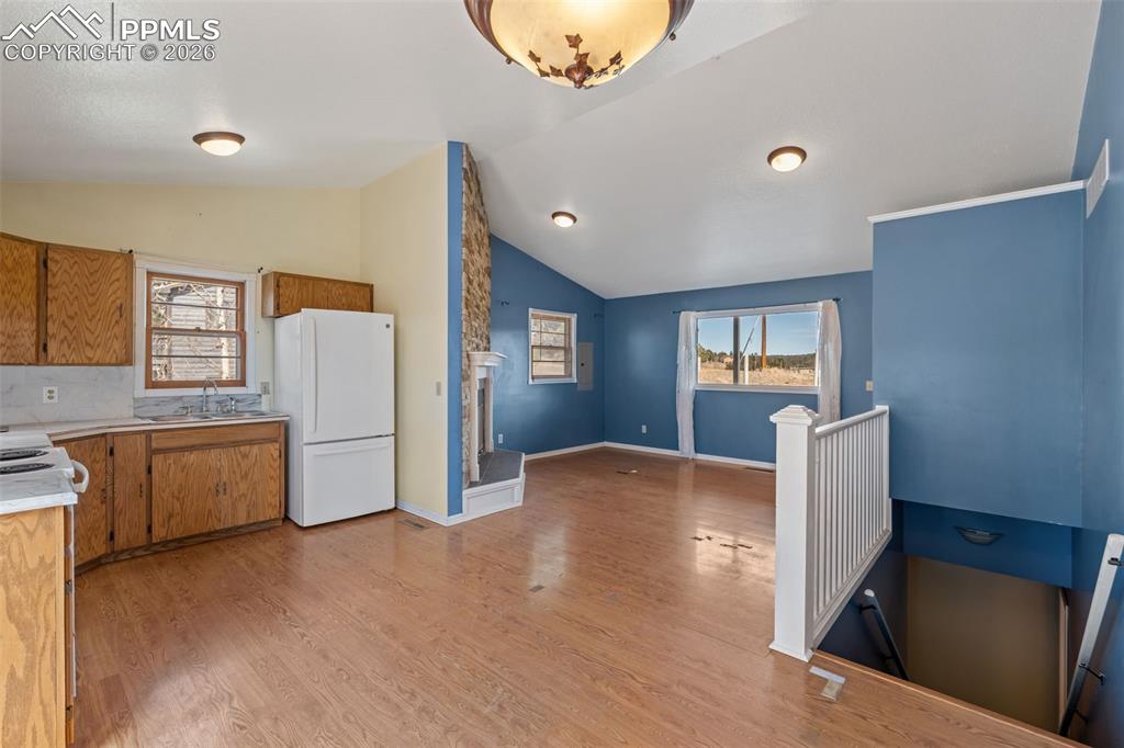 Image 14 of 47: Kitchen