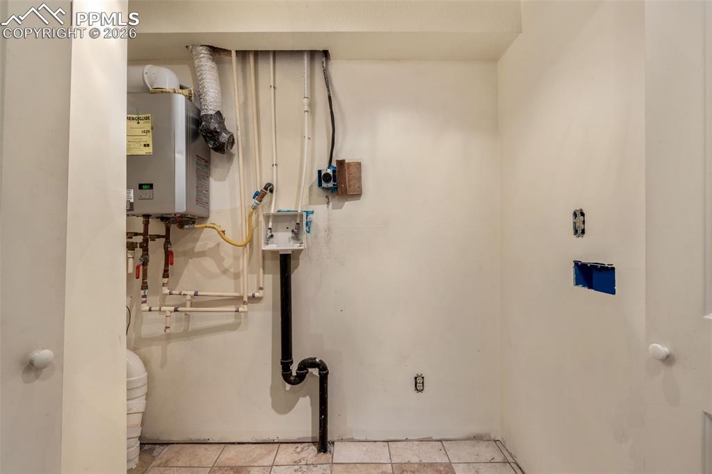 Image 26 of 47: Laundry