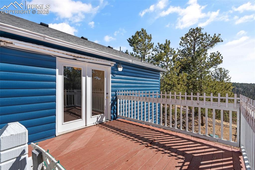 Image 30 of 47: Deck