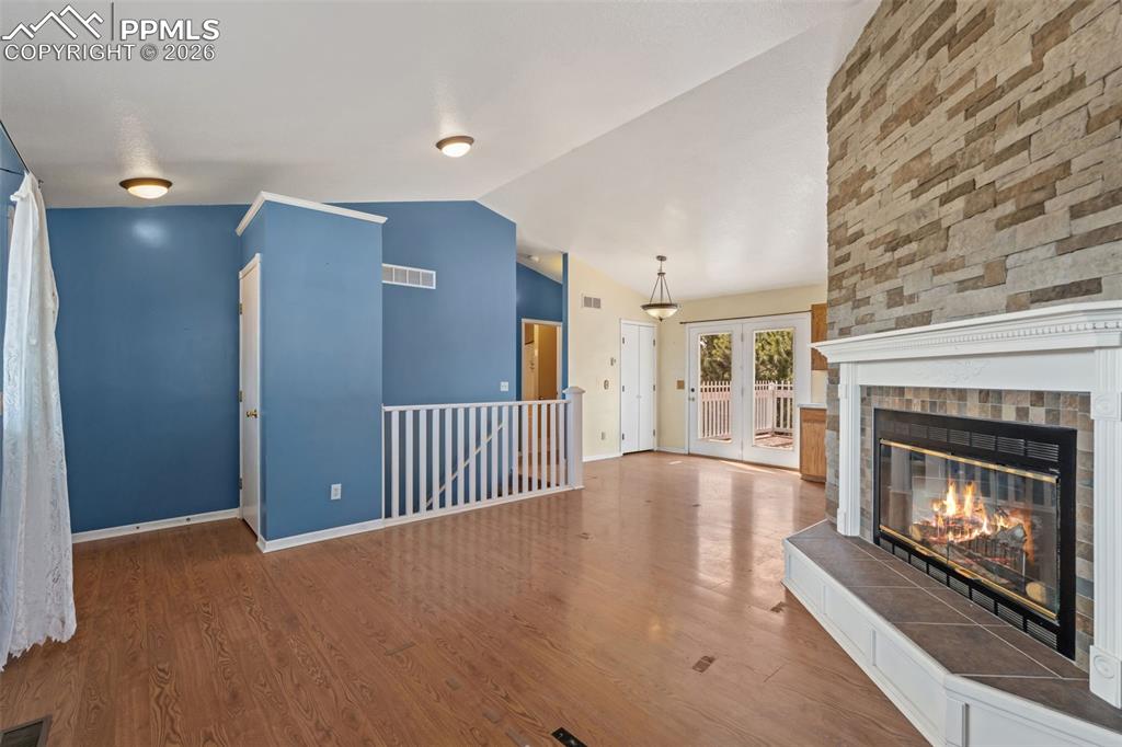 Image 7 of 47: Living Room