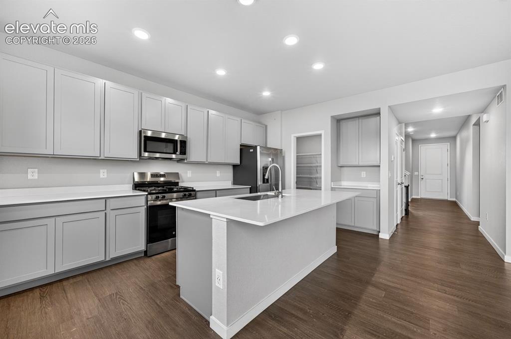 Image 10 of 28: Kitchen