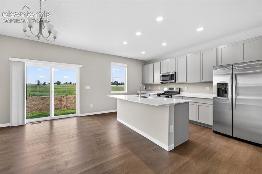 Image 11 of 28: Kitchen