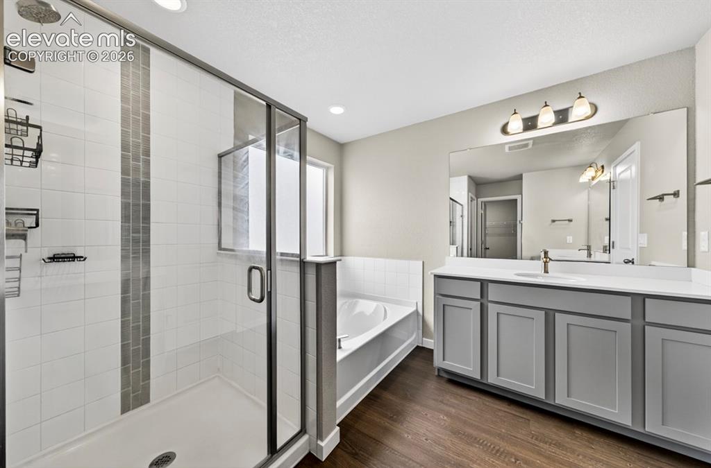 Image 15 of 28: Bathroom