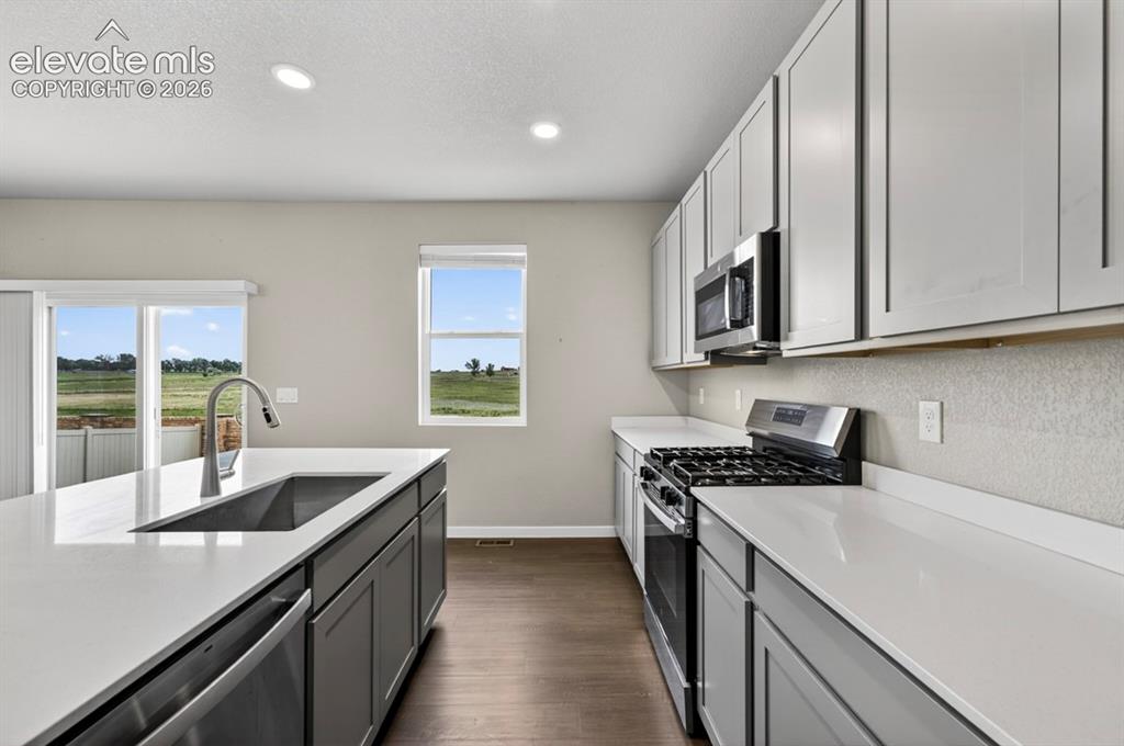 Image 8 of 28: Kitchen