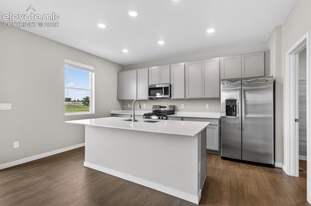 Image 9 of 28: Kitchen