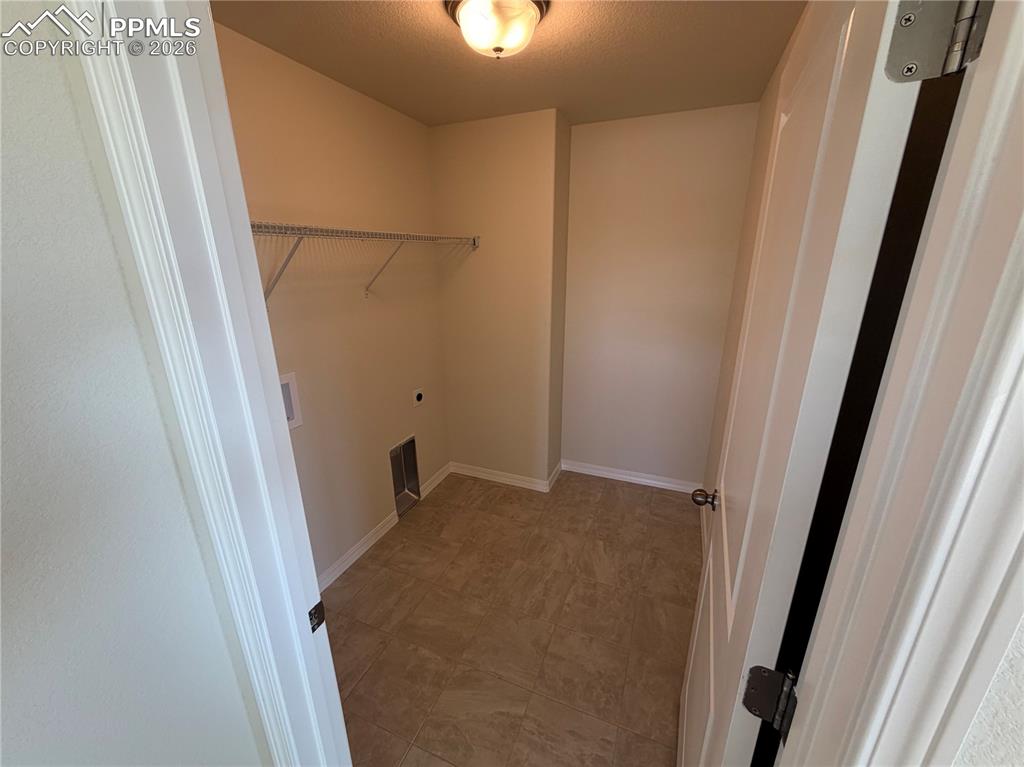 Image 10 of 19: Laundry