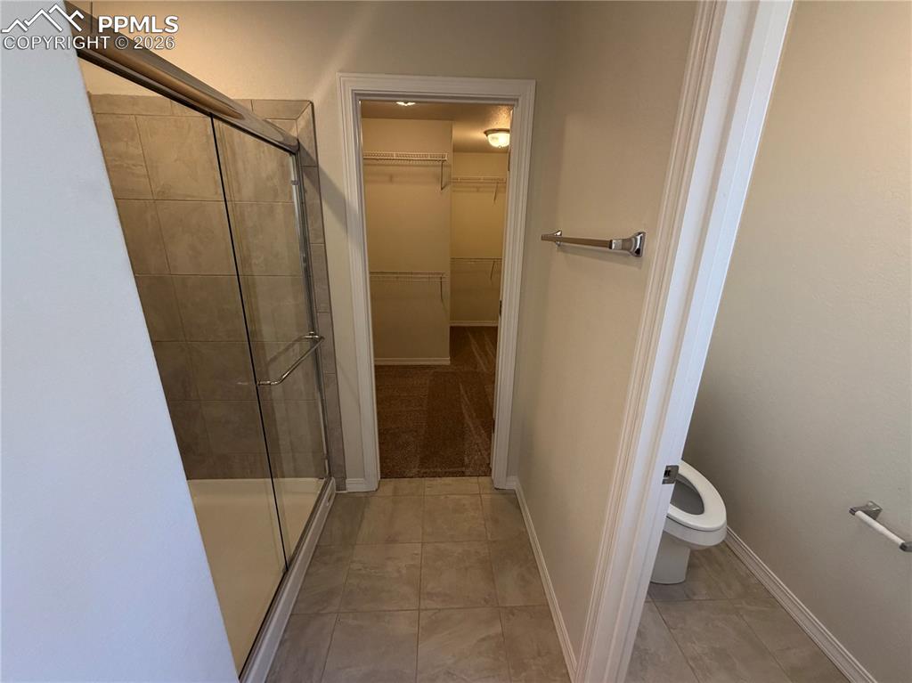 Image 17 of 19: Bathroom