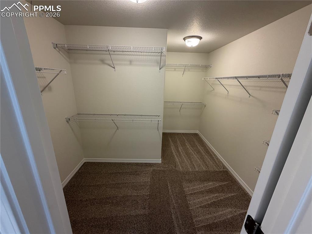 Image 19 of 19: Closet