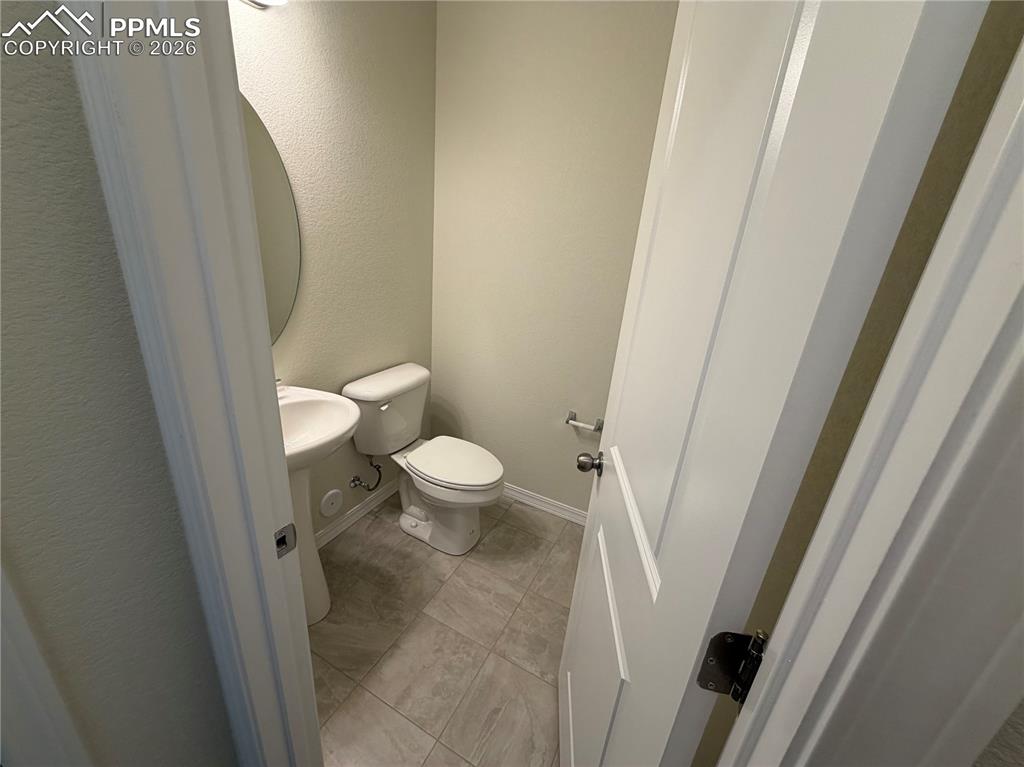 Image 5 of 19: Bathroom