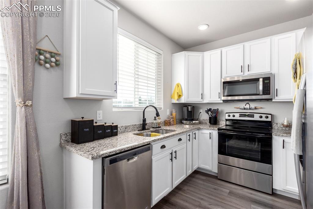 Image 10 of 26: Kitchen