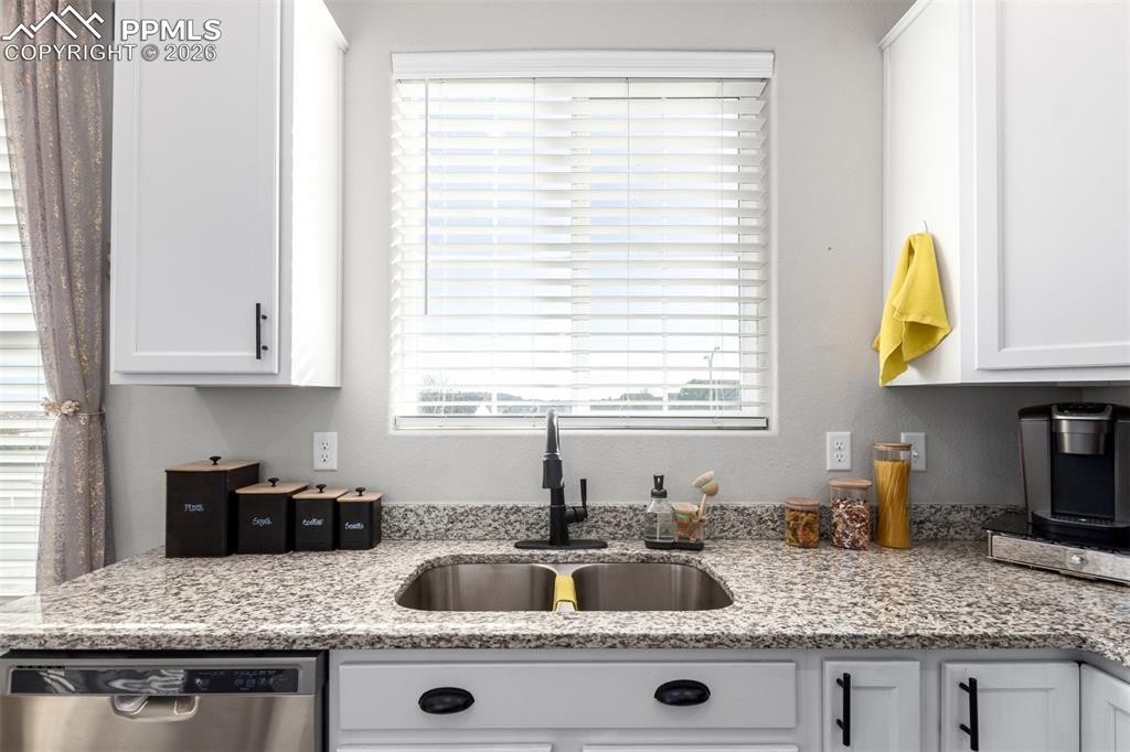 Image 11 of 26: Kitchen