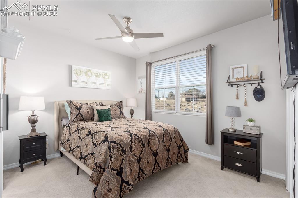 Image 18 of 26: Bedroom