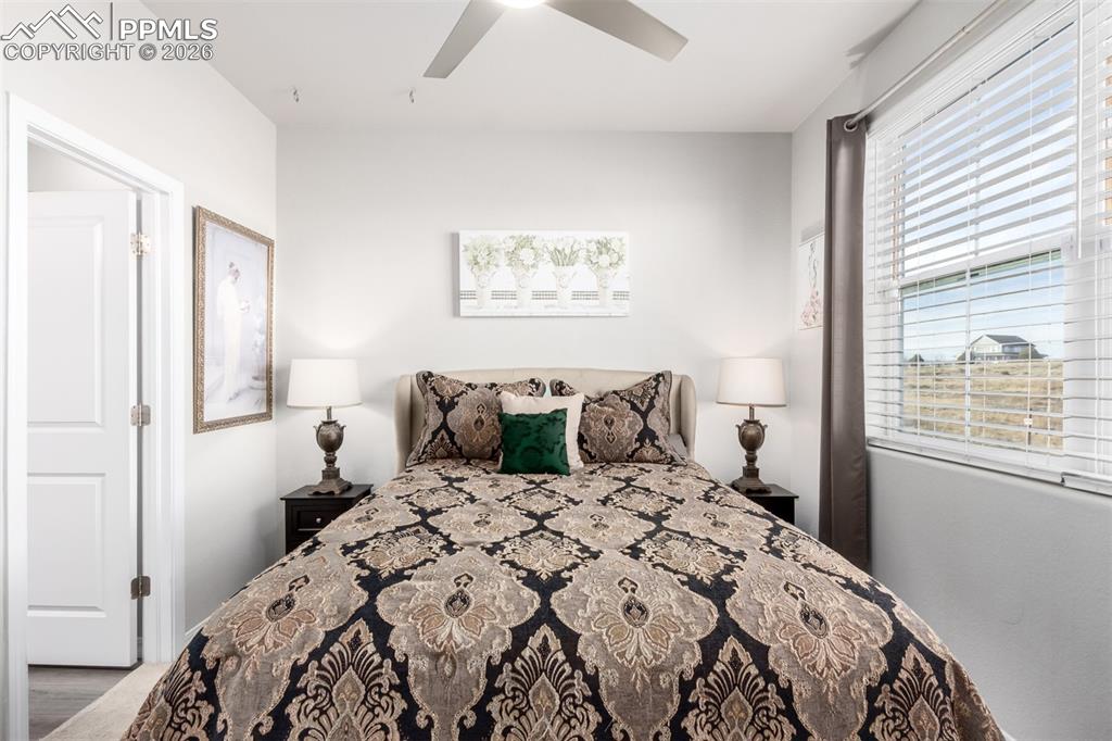 Image 19 of 26: Bedroom