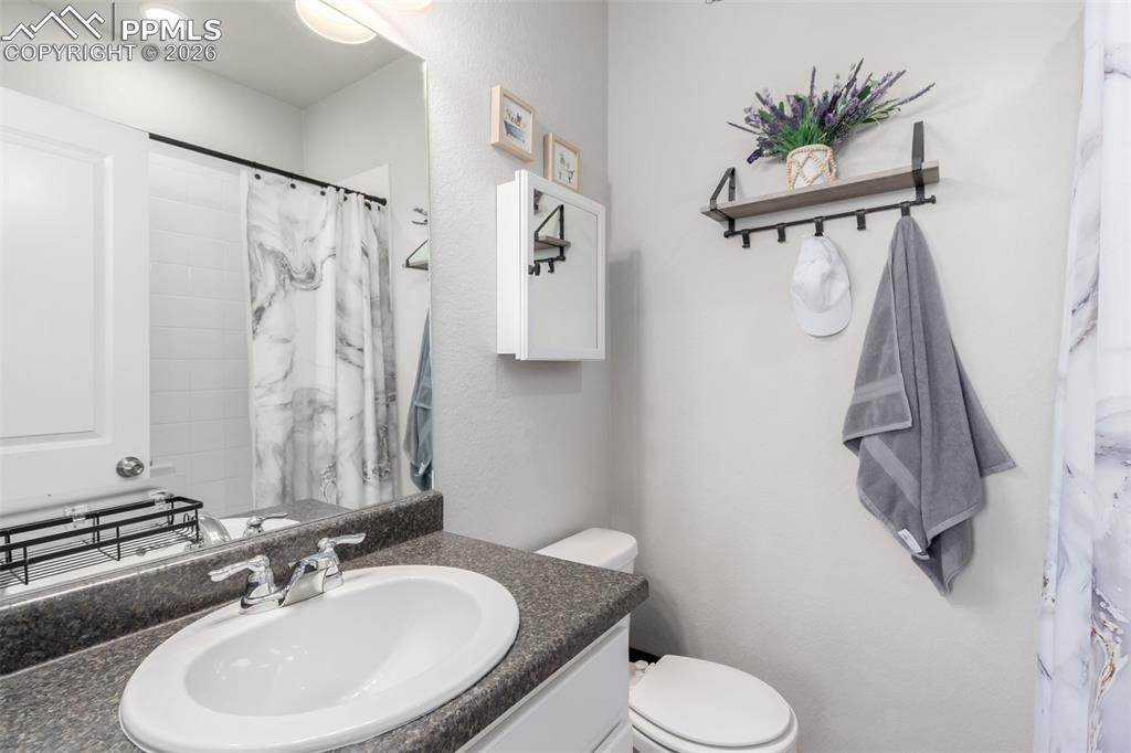 Image 21 of 26: Bathroom