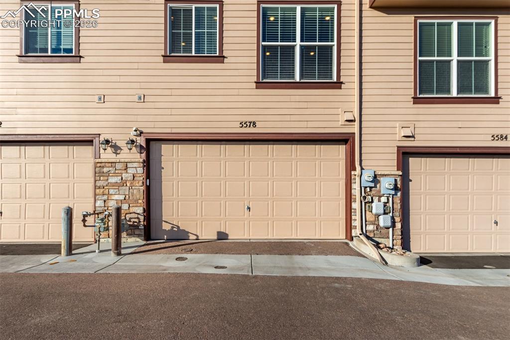 Image 24 of 26: Garage