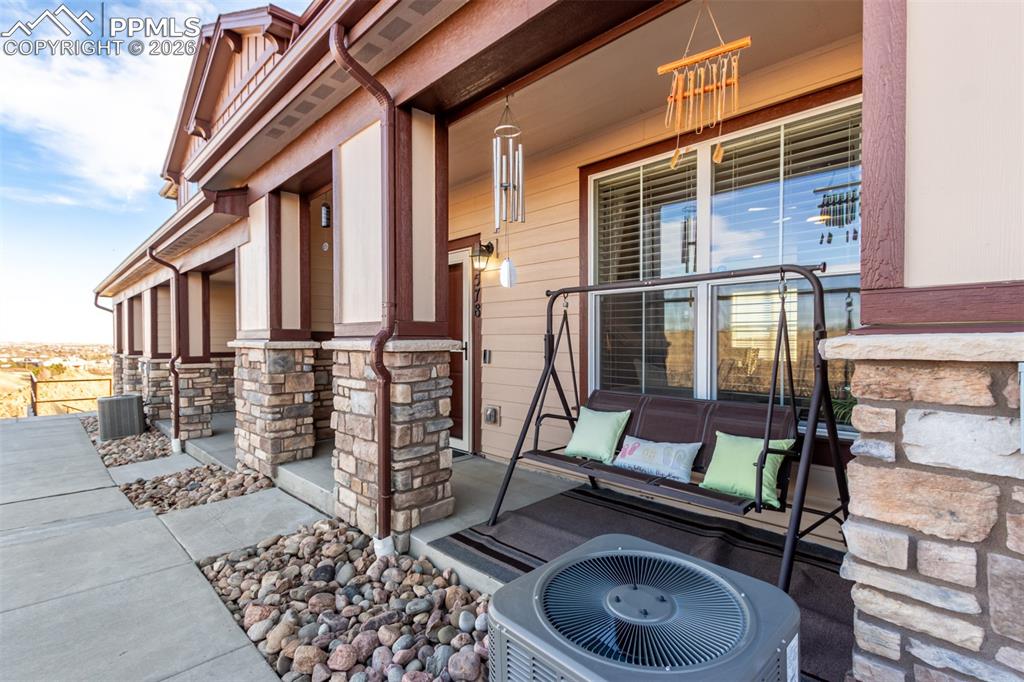 Image 25 of 26: Entry