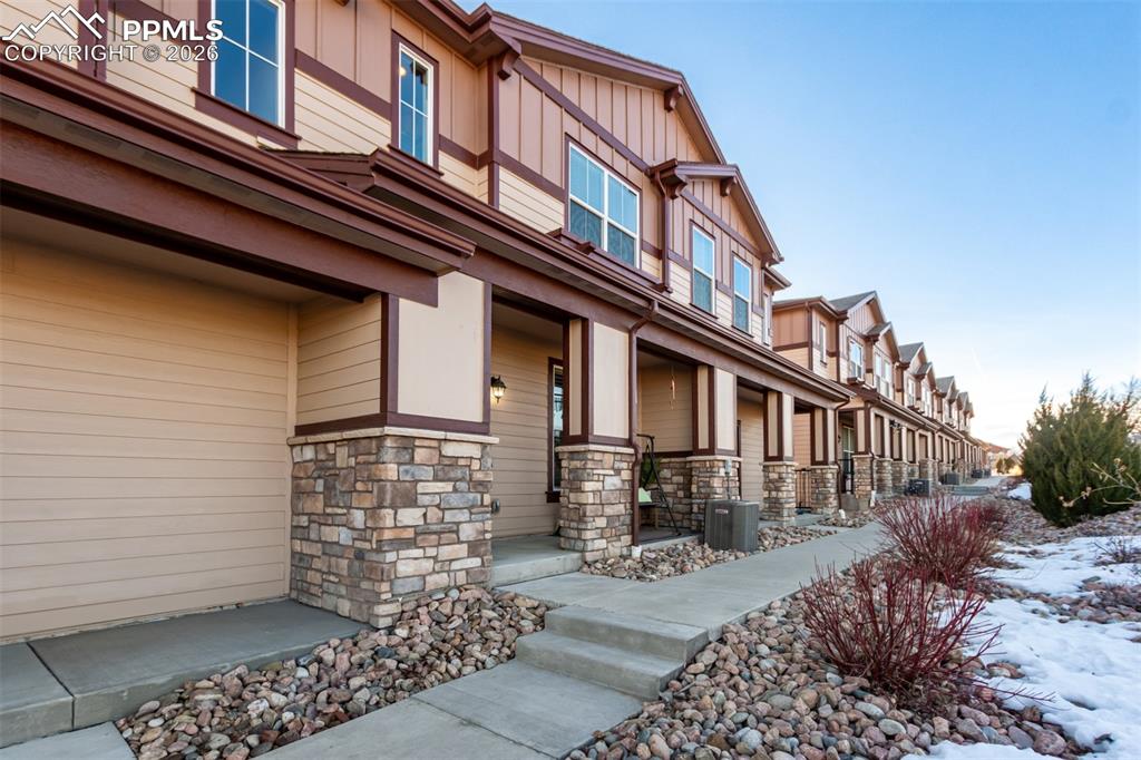 Image 26 of 26: Entry