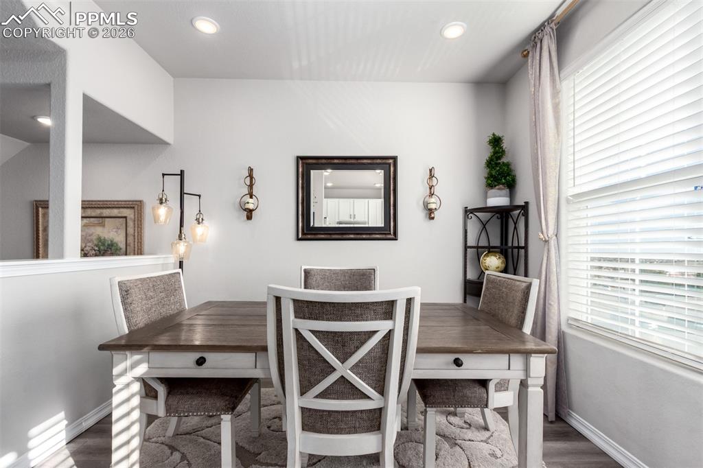 Image 7 of 26: Dining Area