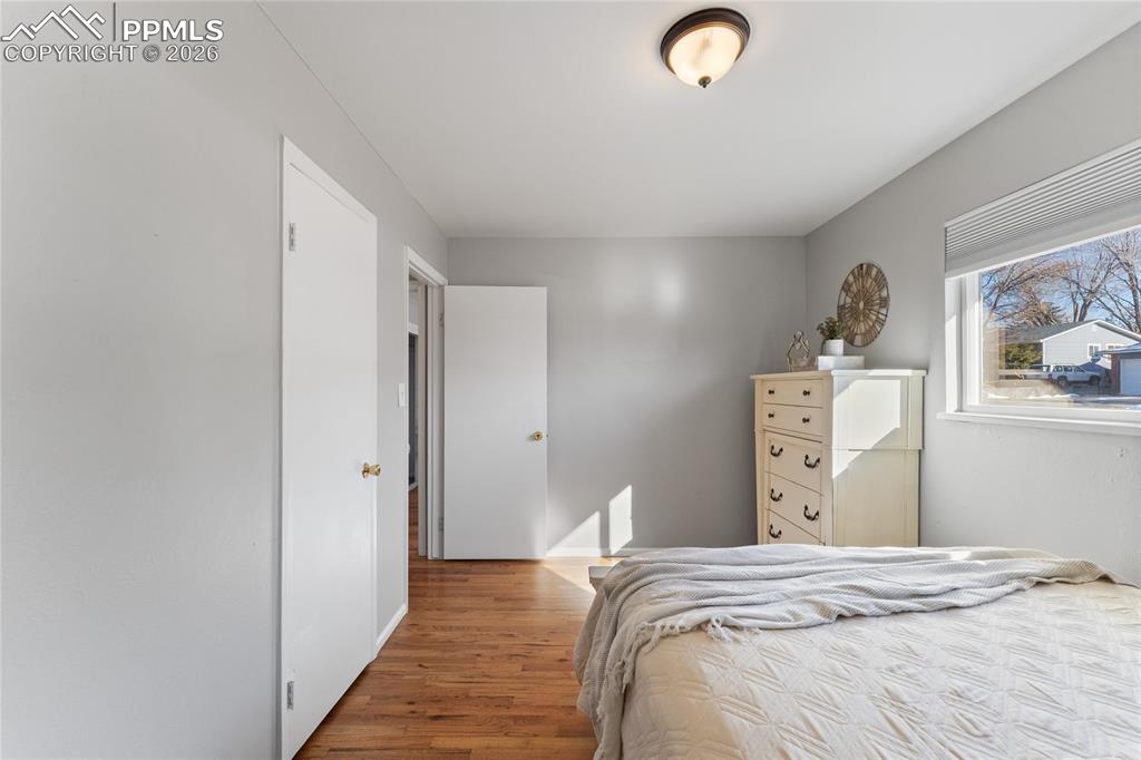 Image 16 of 28: Bedroom