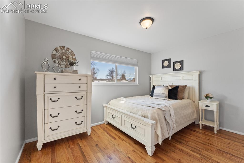 Image 17 of 28: Bedroom