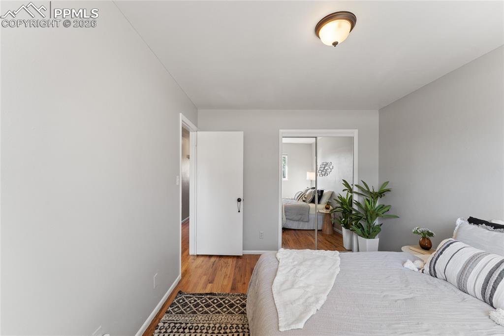 Image 18 of 28: Bedroom