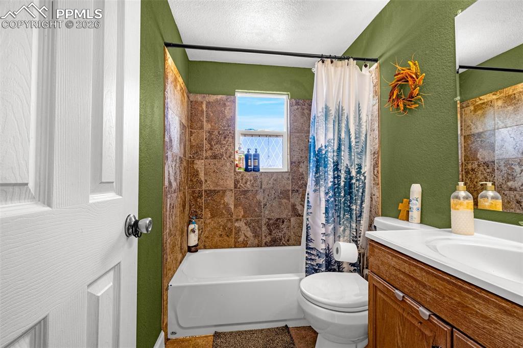 Image 11 of 31: Bathroom