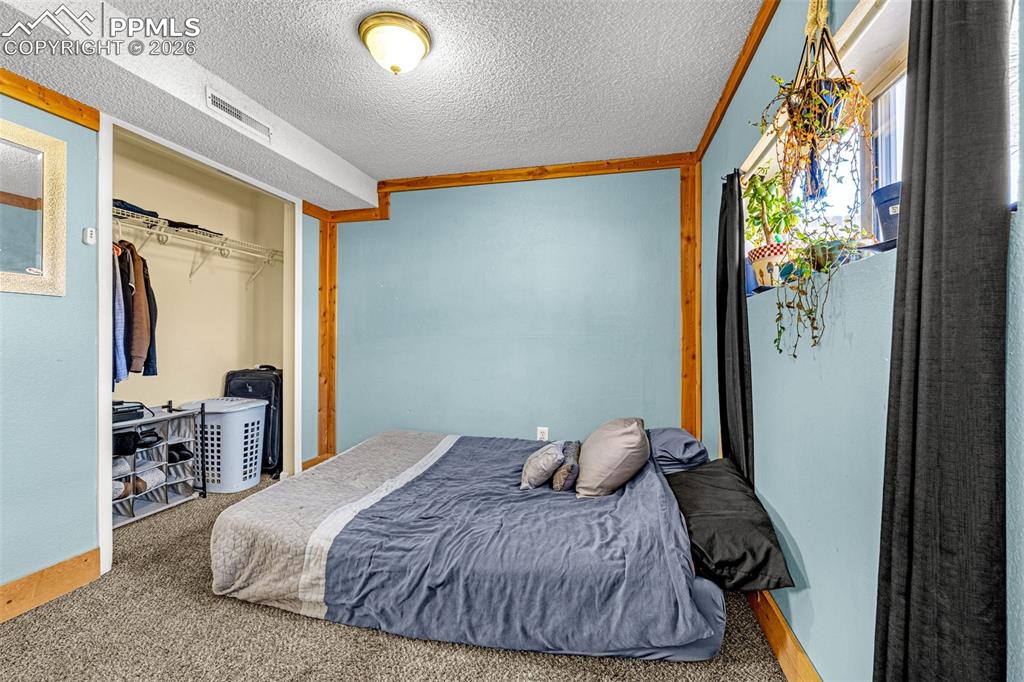 Image 16 of 31: Bedroom