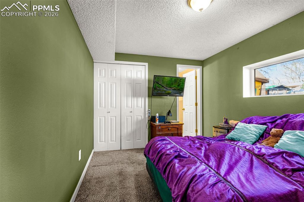 Image 21 of 31: Bedroom