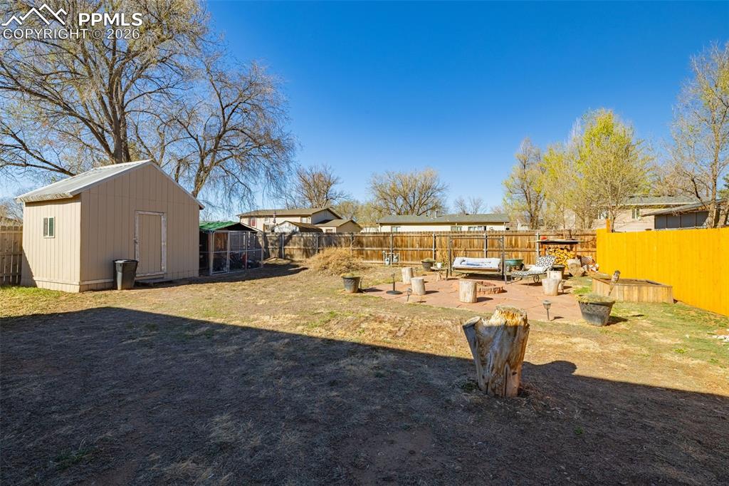 Image 23 of 31: Yard