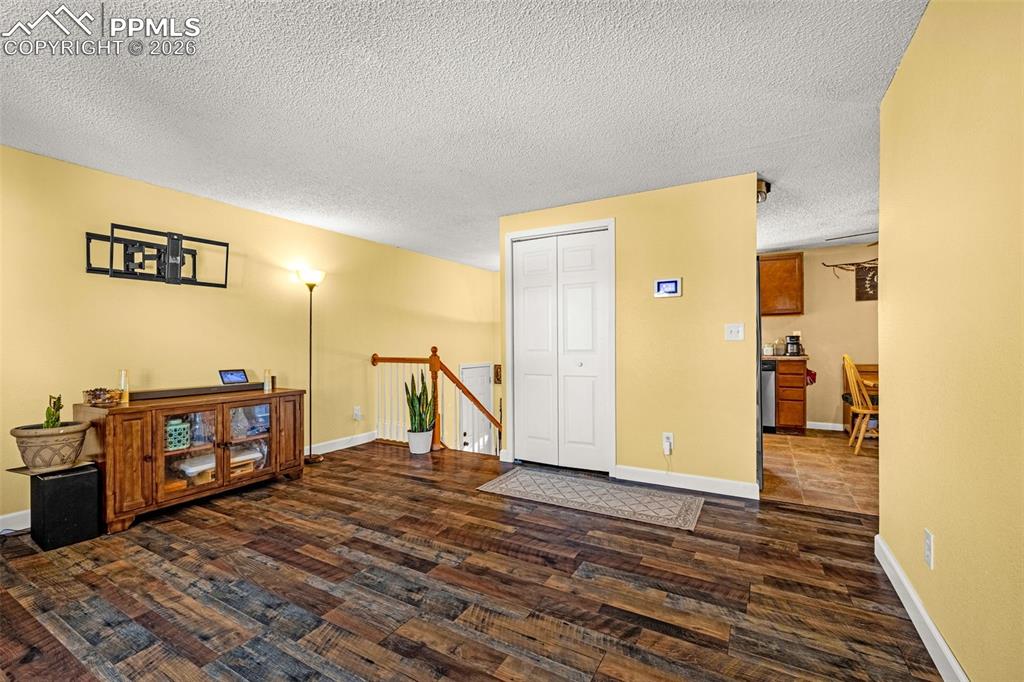 Image 4 of 31: Living Room