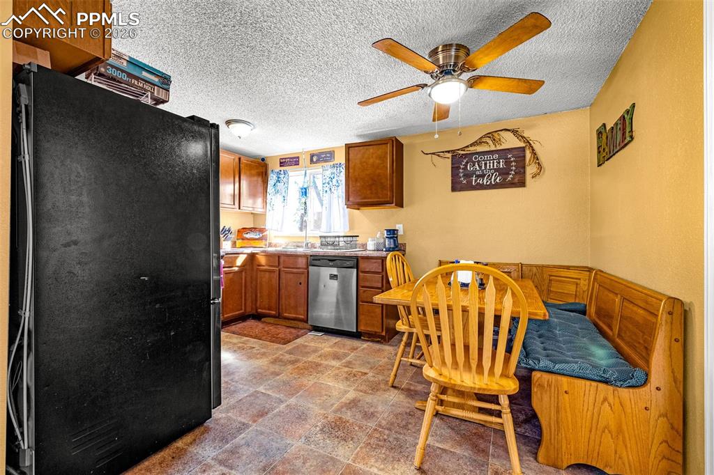 Image 5 of 31: Kitchen