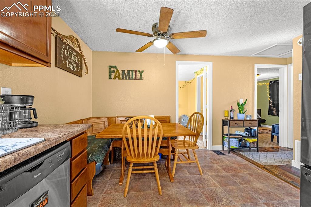 Image 7 of 31: Dining Area