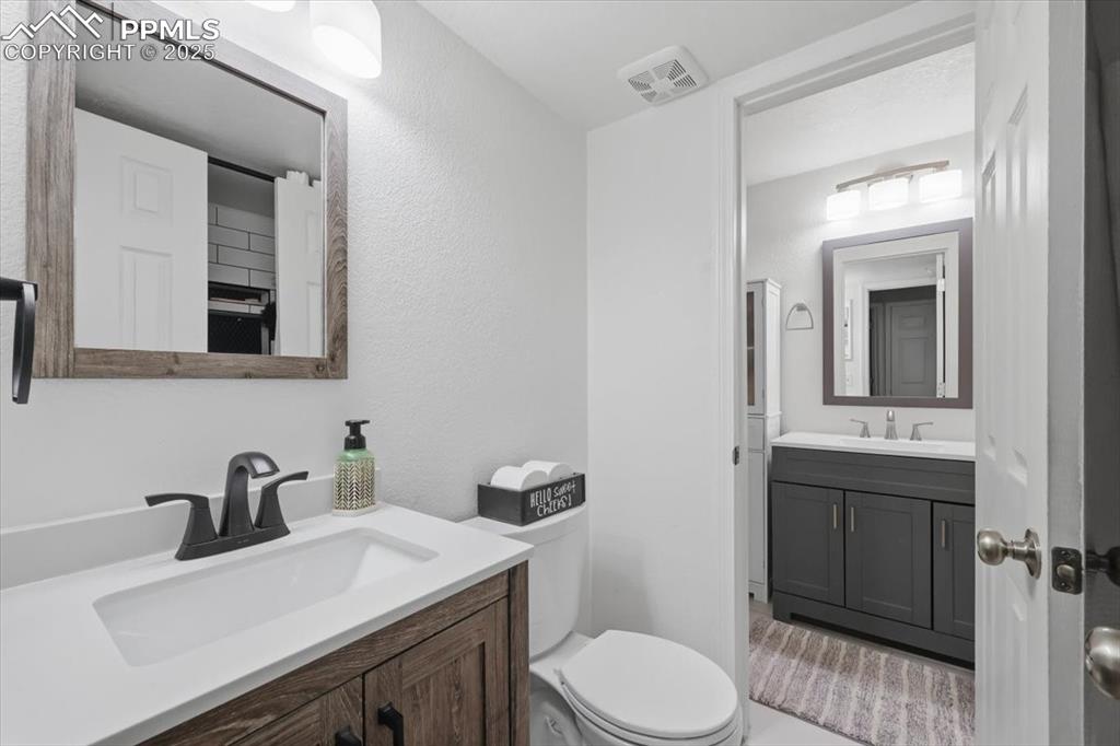 Image 17 of 29: Bathroom