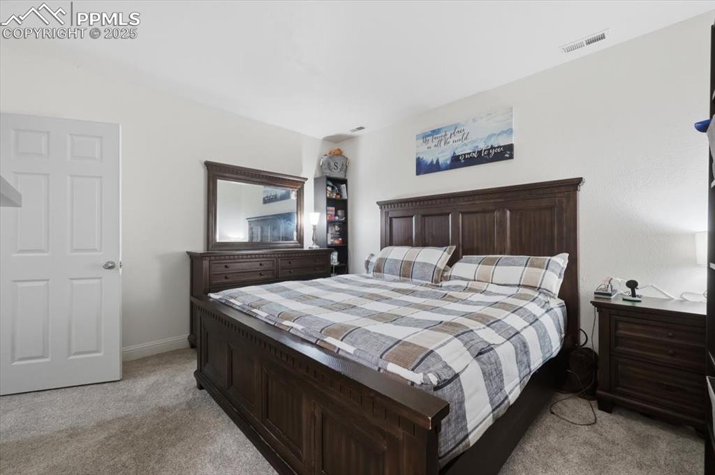 Image 18 of 29: Bedroom