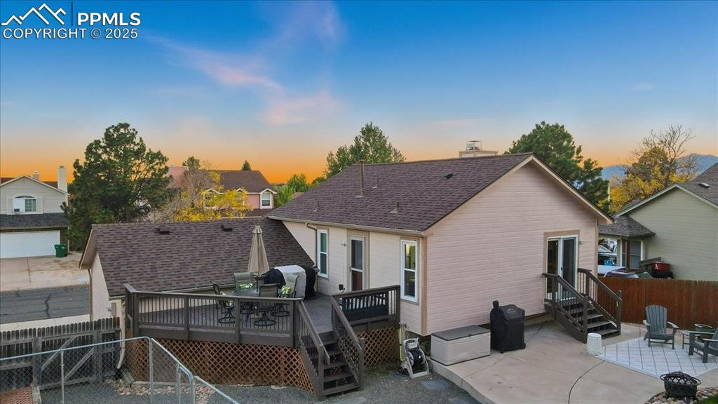 Image 22 of 29: Back of Structure