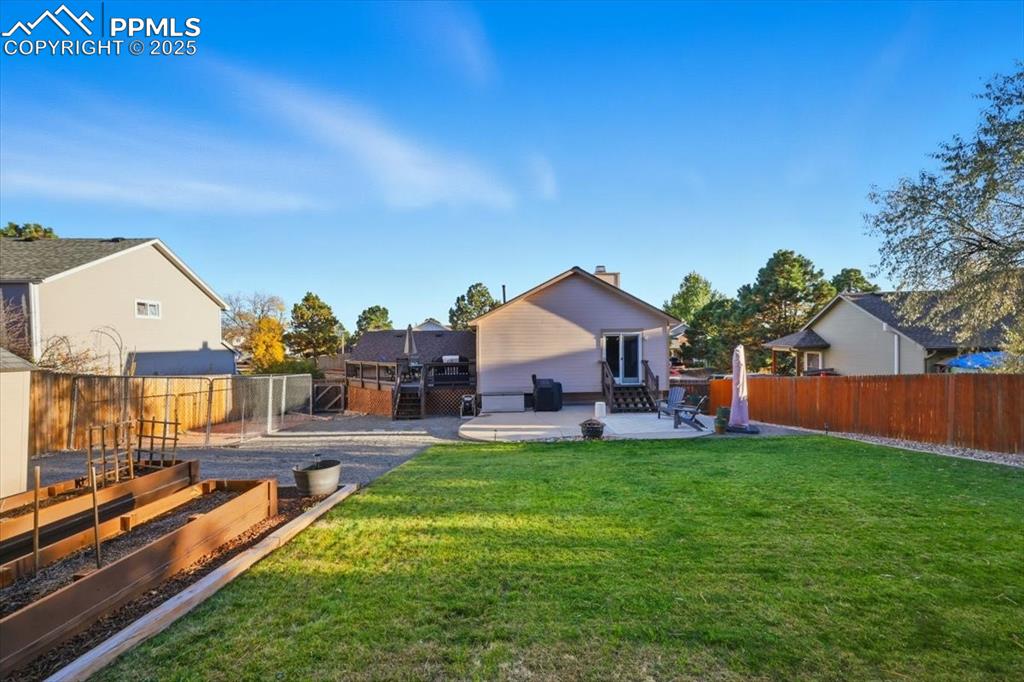 Image 24 of 29: Yard