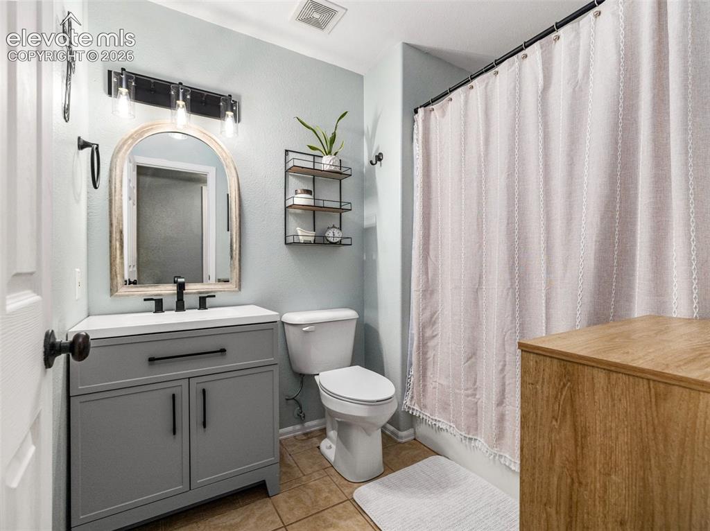 Image 15 of 40: Bathroom