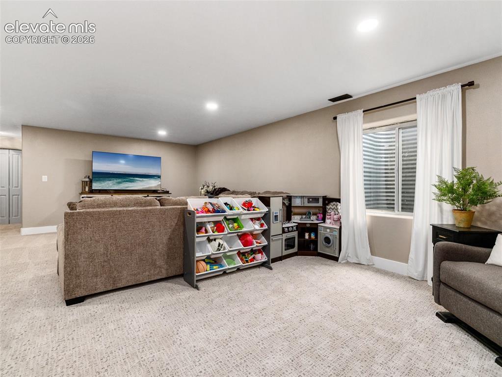 Image 17 of 40: Living Room