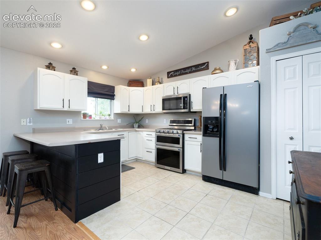 Image 2 of 40: Kitchen