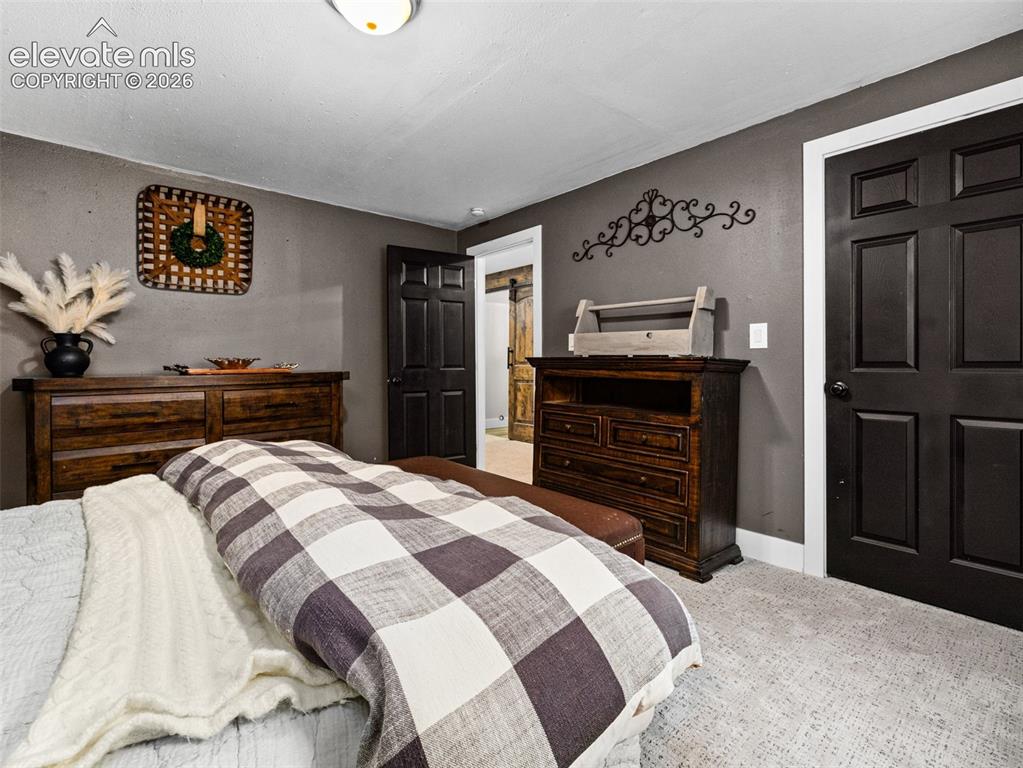 Image 21 of 40: Bedroom