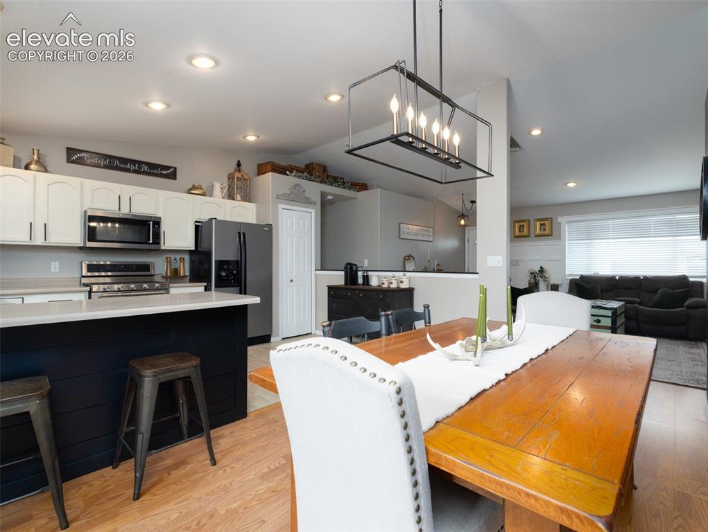 Image 5 of 40: Dining Area