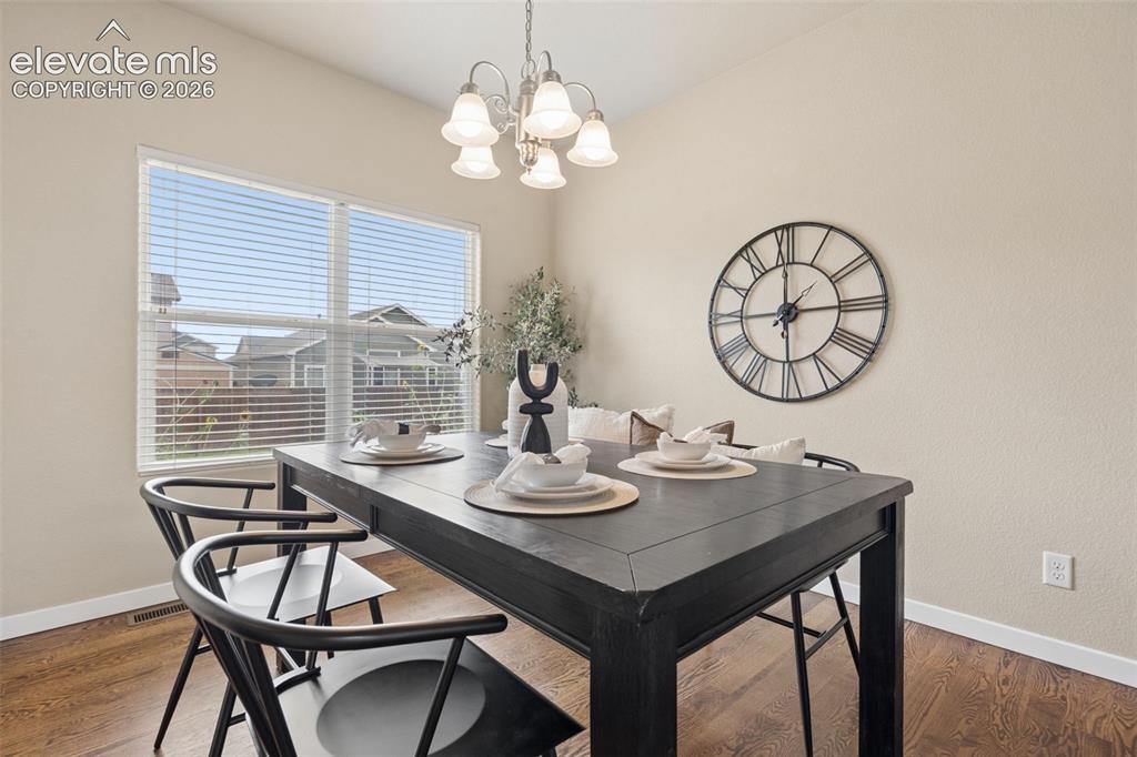 Image 11 of 45: Dining Area