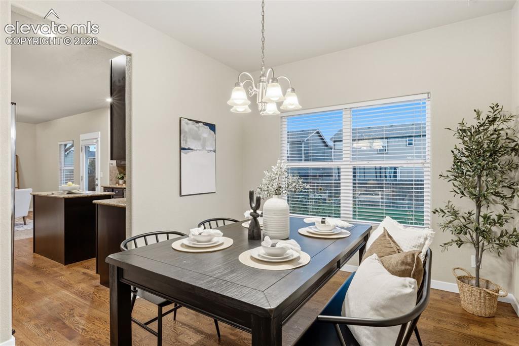 Image 14 of 45: Dining Area