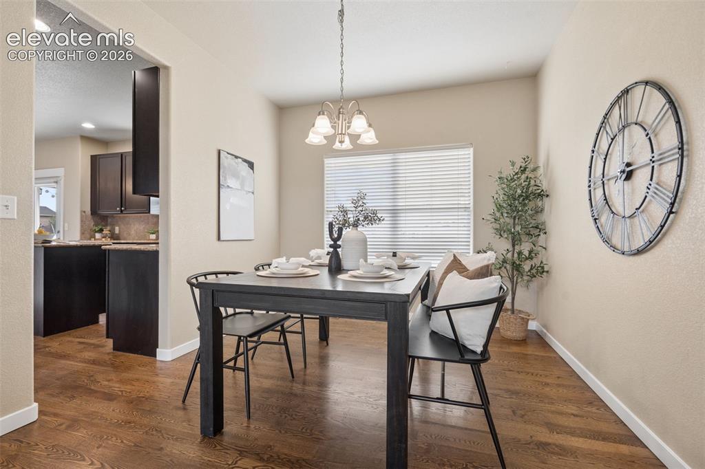 Image 17 of 45: Dining Area